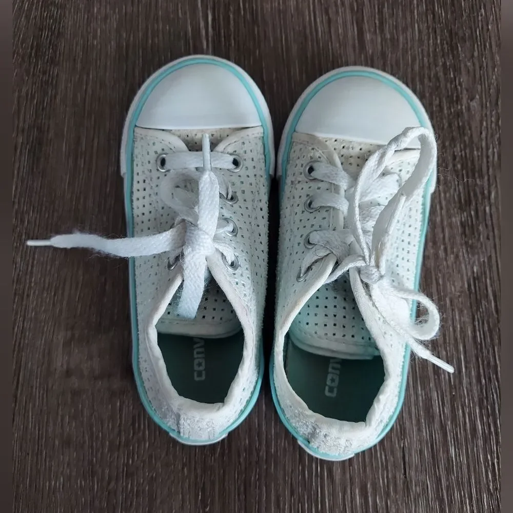 Converse Perforated Low Top Sneaker Size 9
